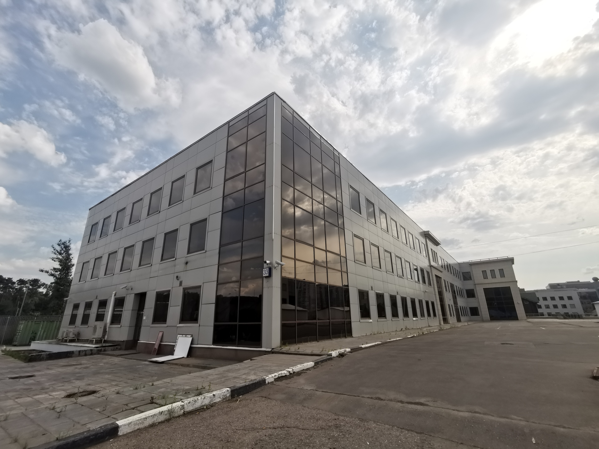 Административно-деловой центр на рублево-успенском шоссе. Торговый центр д. Сибирский тракт 11 км 1. Екатеринбург сибирский тракт 13. Металлический ангар кмд.